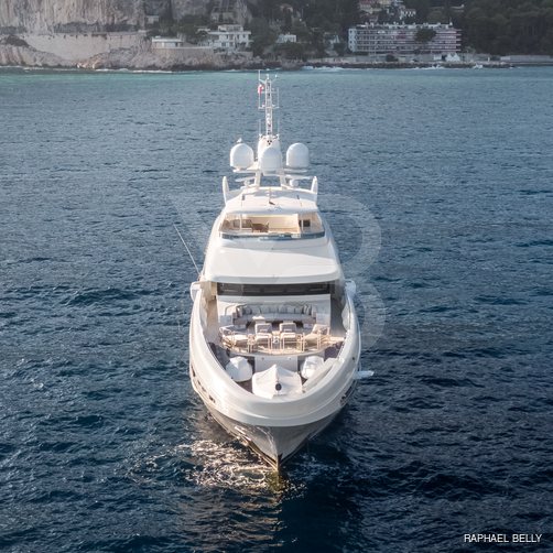 R Juniors yacht exterior 14