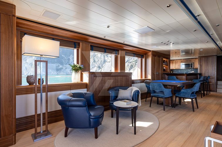 Empire yacht interior 9