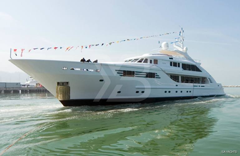 Oasis yacht exterior 4