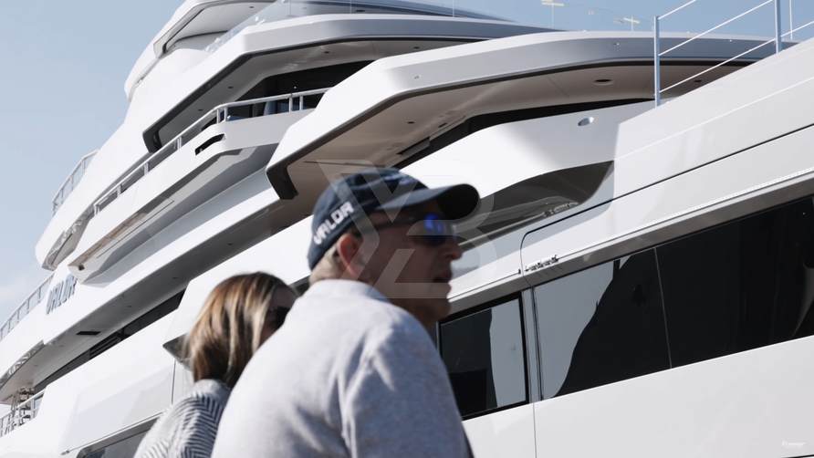 Valor yacht exterior 12