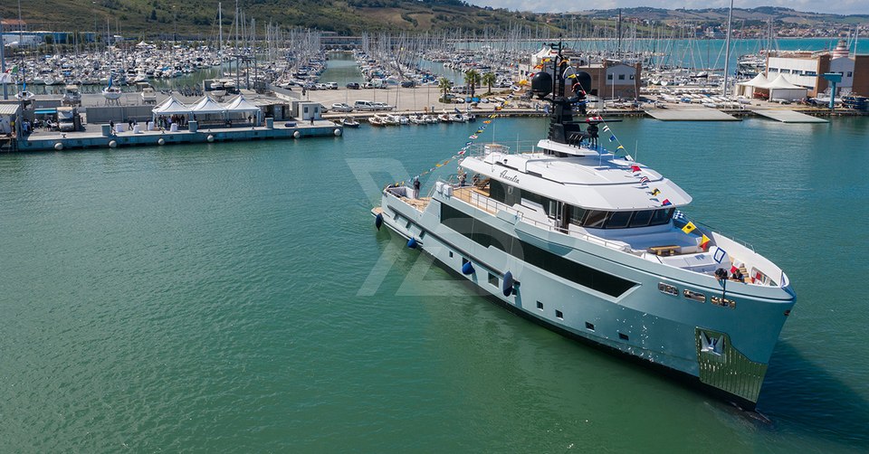 Aurelia yacht exterior 4