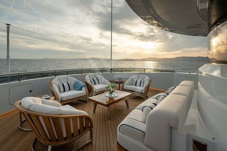 Lusine yacht exterior 36