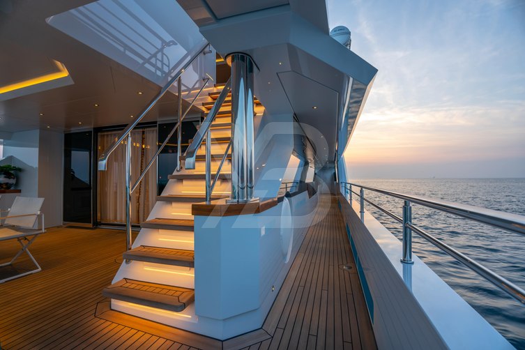 Jewels yacht interior 11