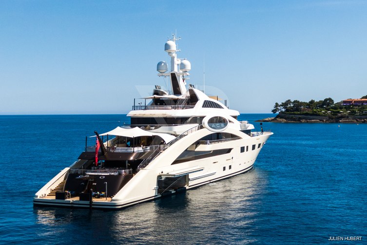 Eye yacht exterior 22