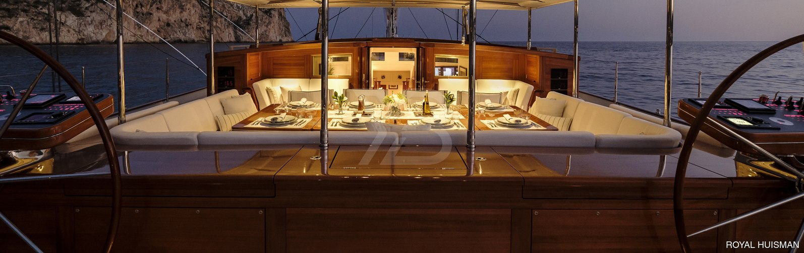 Apsara yacht interior 12