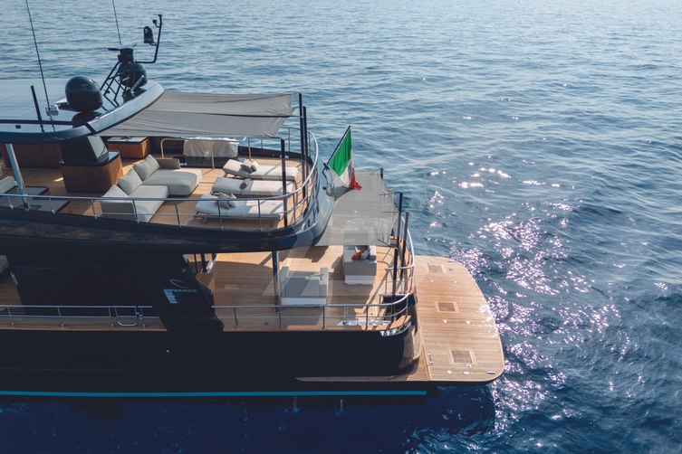 Gipsy VI yacht exterior 30