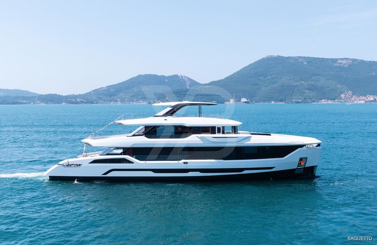 Cadet yacht exterior 2