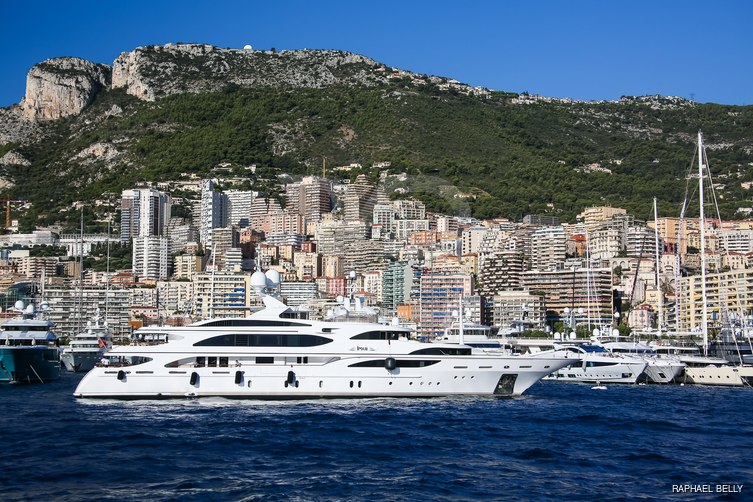 IDyllic yacht exterior 11