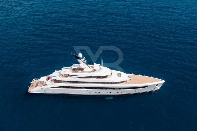 Alvia yacht exterior 2