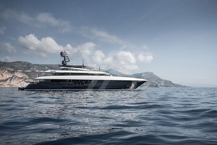 N2H yacht exterior 16