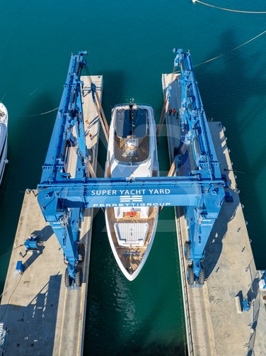 Pufferfish yacht exterior 10