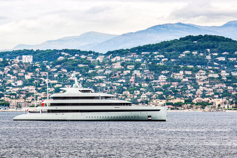 Savannah yacht exterior 13