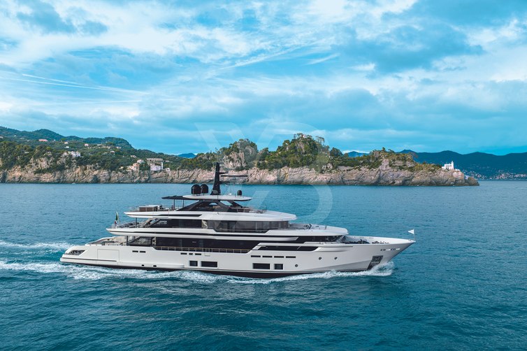 Asante yacht exterior 40