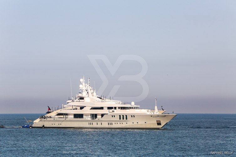 Siren yacht exterior 2