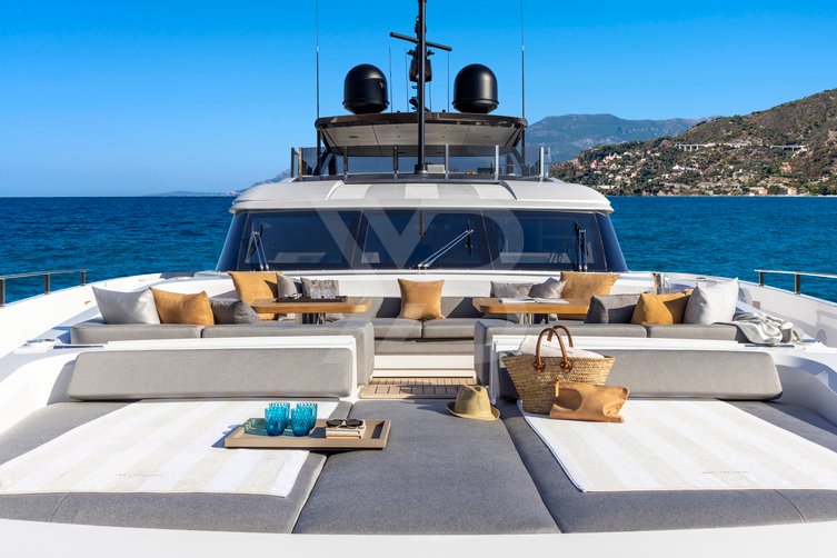 Miotu yacht exterior 3