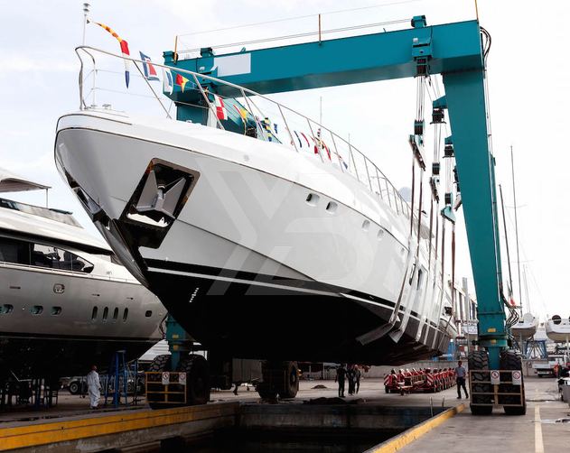 Iary yacht exterior 5