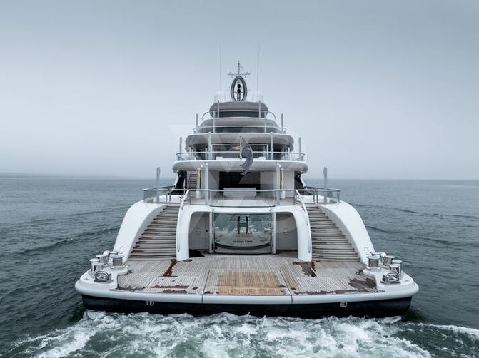 H3 yacht exterior 8