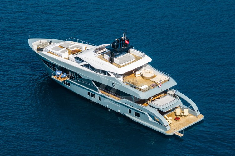 Leonidas yacht exterior 6