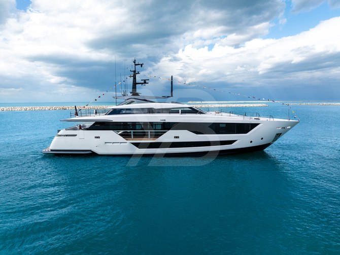 Custom Line 106/23 yacht exterior 2