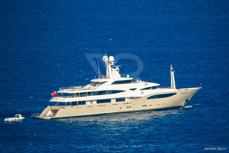 Light Holic yacht exterior 18