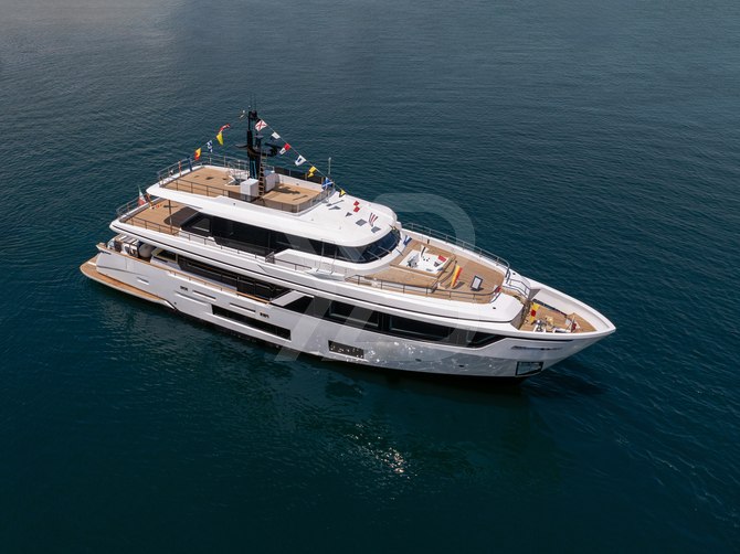 Mia CA yacht exterior 5