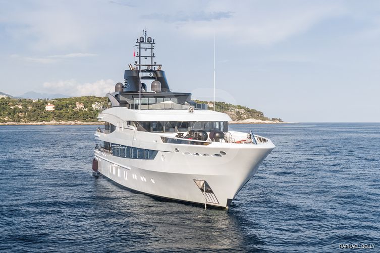 AHS yacht exterior 28