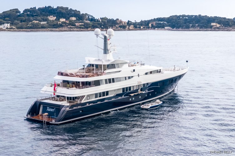 Kaiser yacht exterior 14