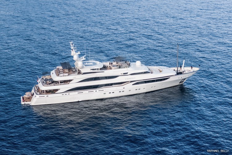 Lioness V yacht exterior 5