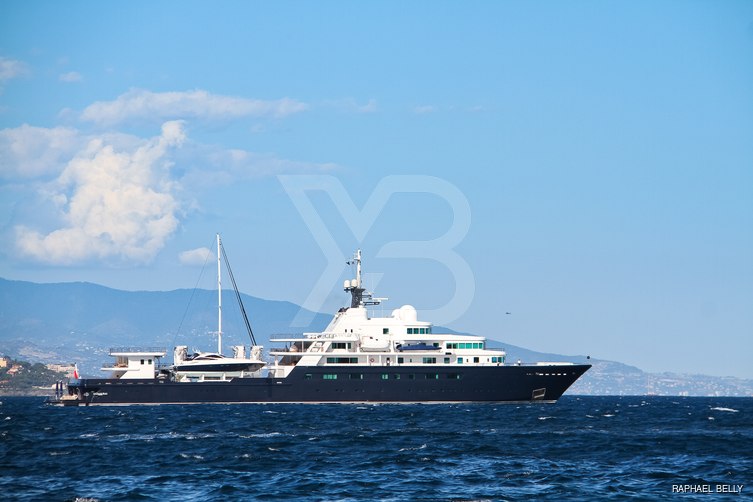 Le Grand Bleu yacht exterior 23