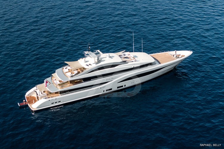 Arrow yacht exterior 9