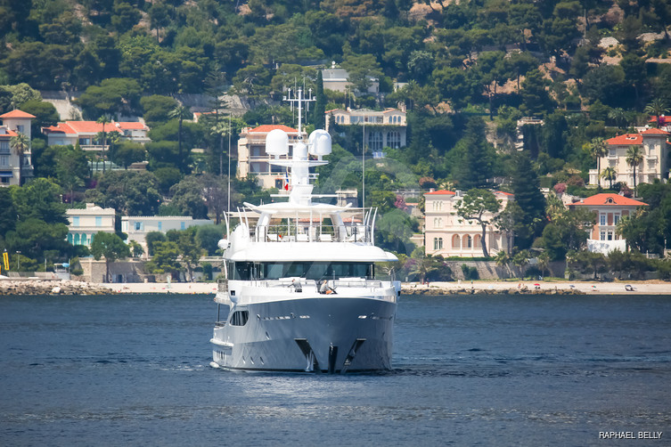 Papa yacht exterior 3