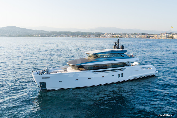 H yacht exterior 20