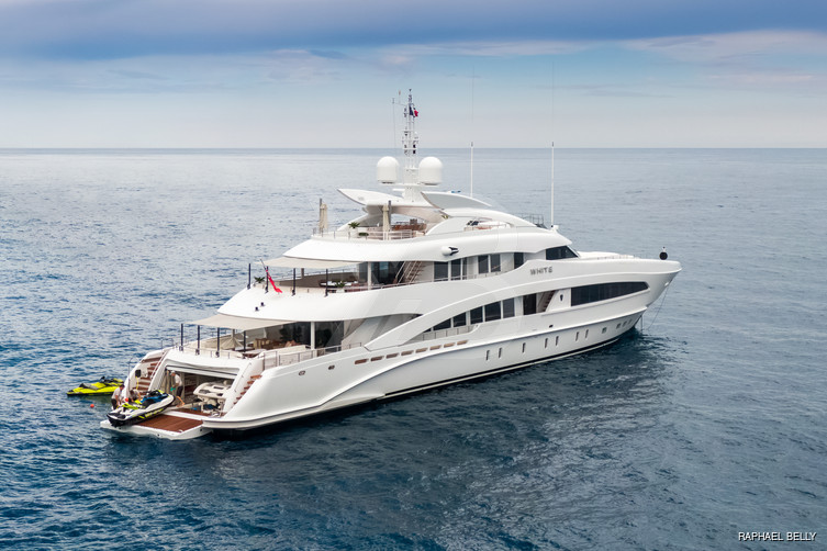 Daisy D yacht exterior 8