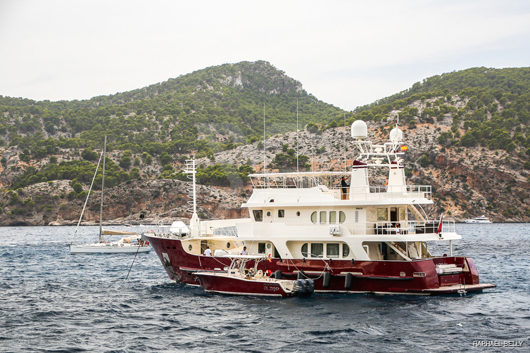 A.B. Normal yacht exterior 4