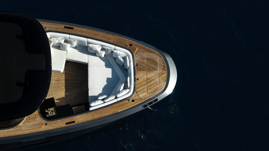 0110 yacht exterior 3