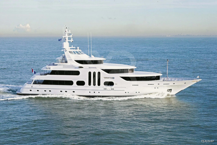 Acta yacht exterior 2