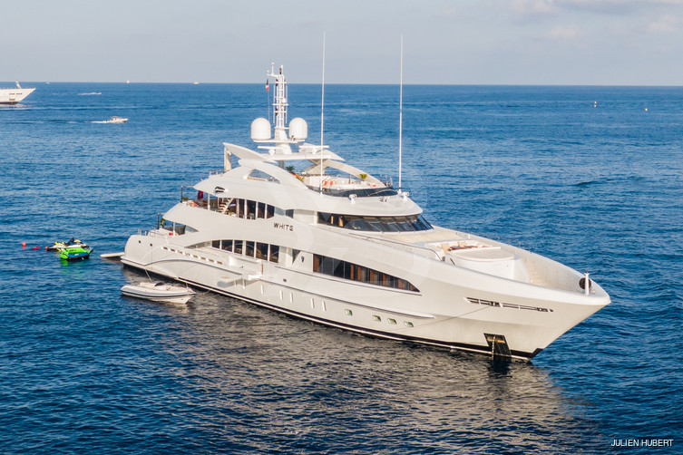 Daisy D yacht exterior 3