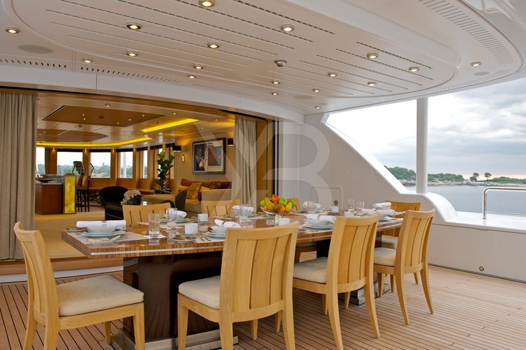 Caipirinha yacht interior 16