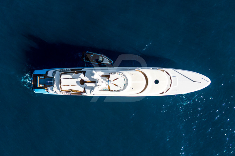 Axioma yacht exterior 37