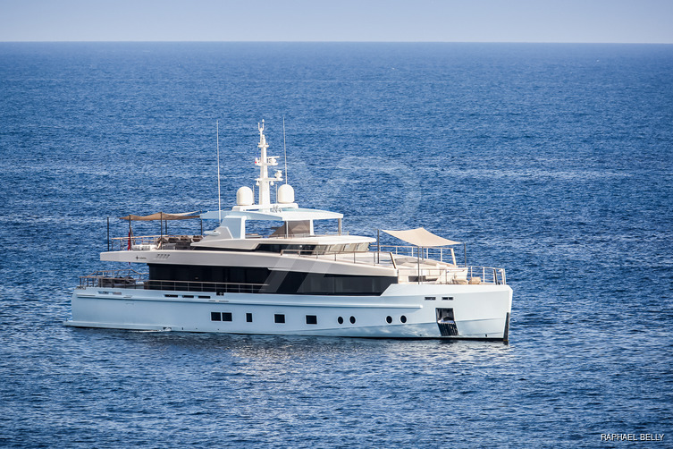 Jesma II yacht exterior 3