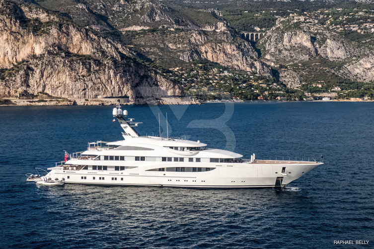 Gigia yacht exterior 4