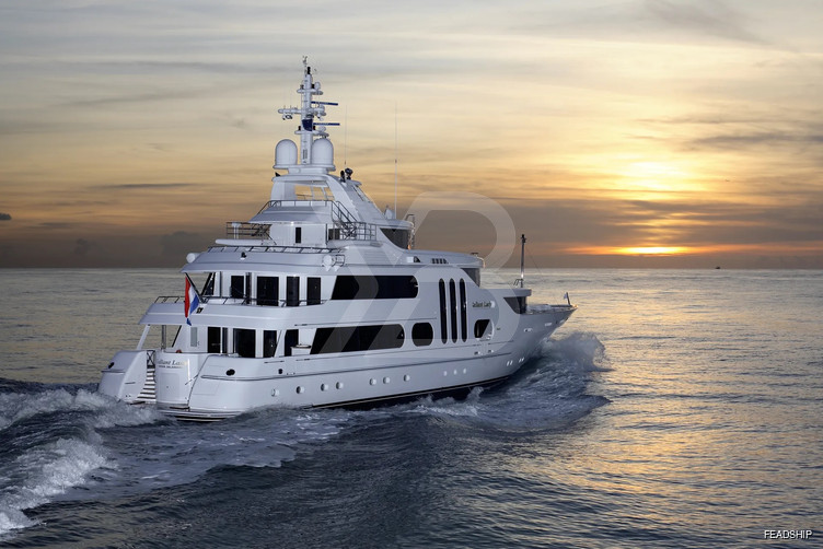 Acta yacht exterior 3