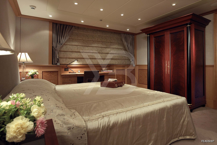 Utopia yacht interior 17