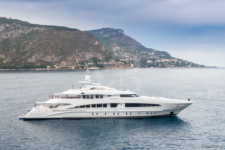 Daisy D yacht exterior 2