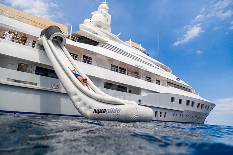 Axioma yacht exterior 4