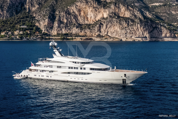 Gigia yacht exterior 2