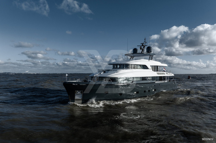 Cocoon yacht exterior 2