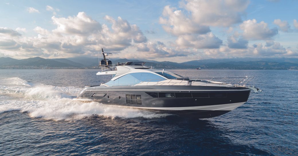 Sportsbridge Azimut S7 running shot