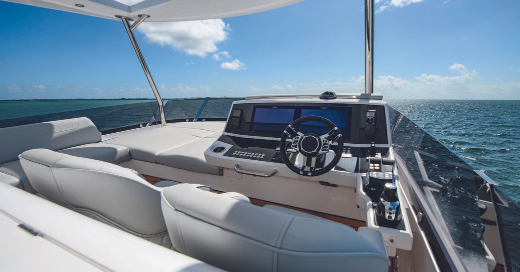 Sunseeker Manhattan 68 helm