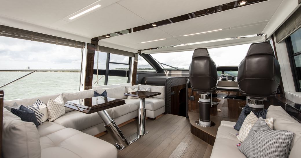 Fairline Squadron 68 interior